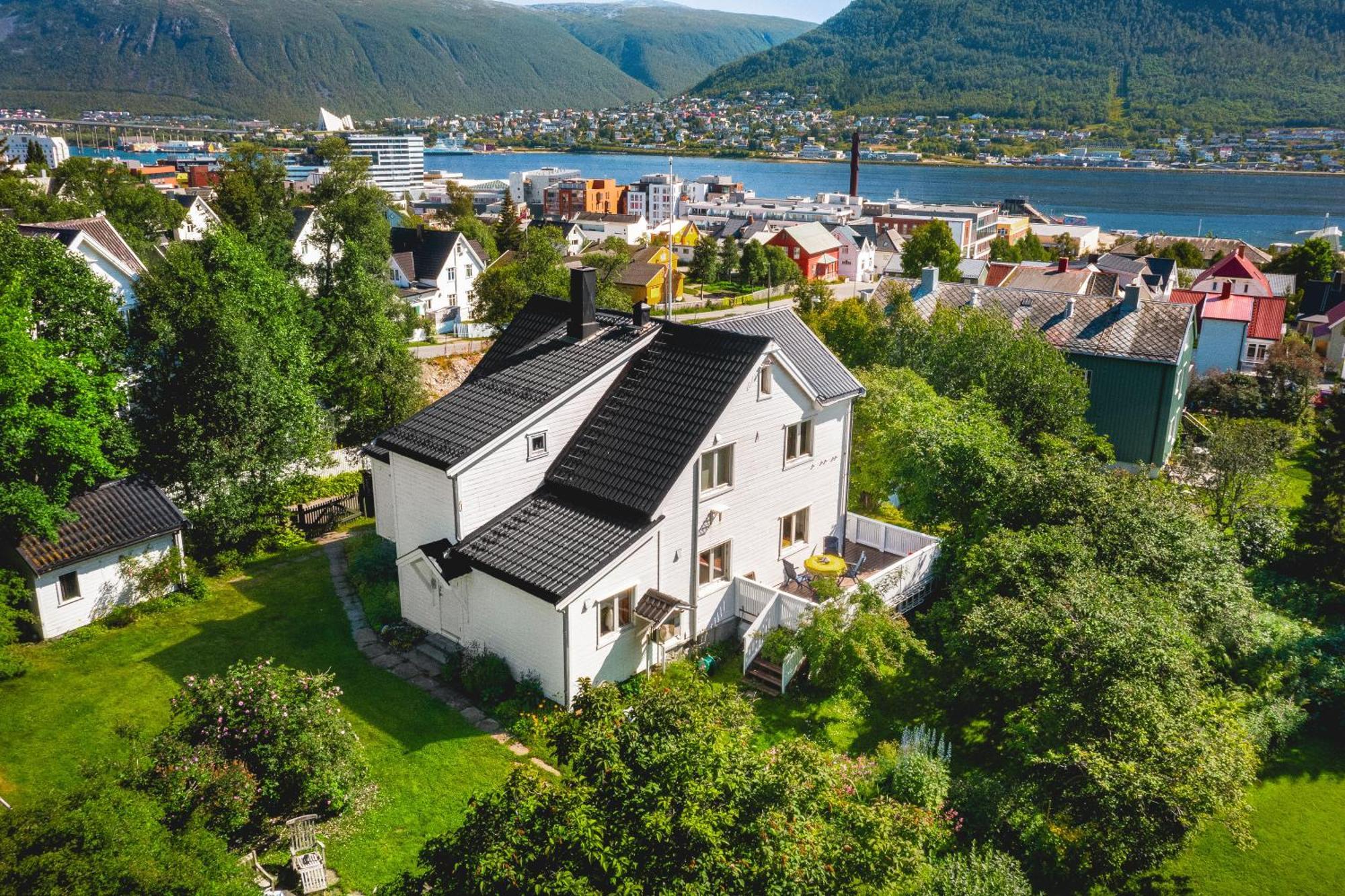 Historical Villa & Green Sanctuary In City Center Тромсьо Екстериор снимка